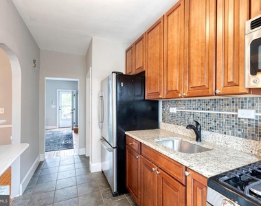 1011 W 42nd Street - Photo Thumbnail 4