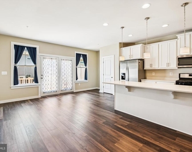 1679 Signalman Court - Photo Thumbnail 7