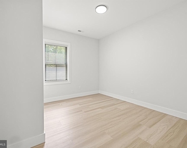 13 Arbutus - Photo Thumbnail 24