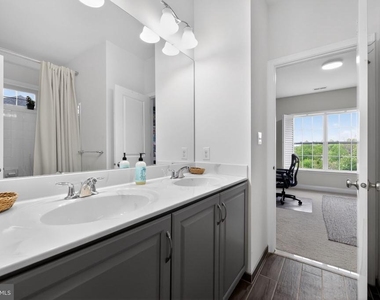 1036 Matthew Way - Photo Thumbnail 41