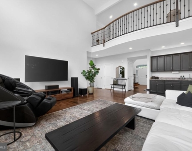 1036 Matthew Way - Photo Thumbnail 20