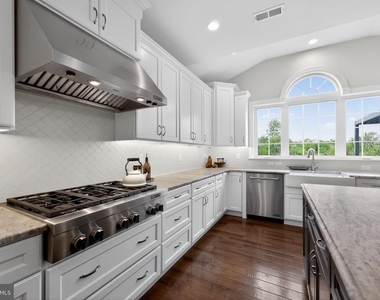 1036 Matthew Way - Photo Thumbnail 15