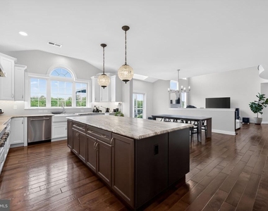 1036 Matthew Way - Photo Thumbnail 13