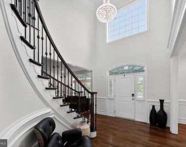 1036 Matthew Way - Photo Thumbnail 2