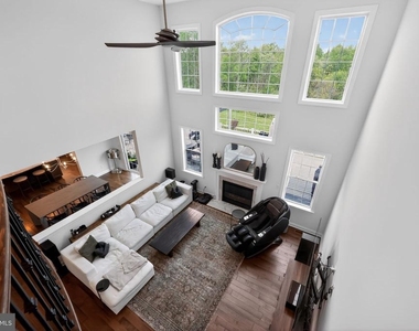 1036 Matthew Way - Photo Thumbnail 10