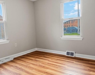 706 S College Avenue - Photo Thumbnail 7