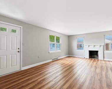 706 S College Avenue - Photo Thumbnail 1
