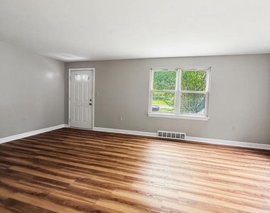 706 S College Avenue - Photo Thumbnail 2