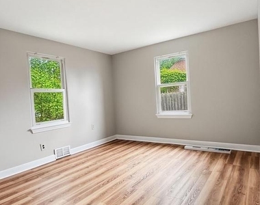 706 S College Avenue - Photo Thumbnail 5
