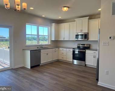 756 Rosler Way - Photo Thumbnail 7