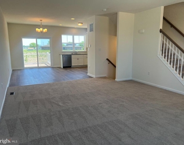 756 Rosler Way - Photo Thumbnail 9
