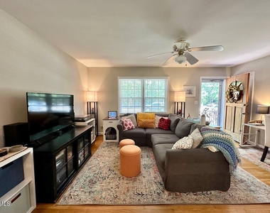 2813 Barmettler Street - Photo Thumbnail 2