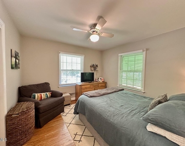 2813 Barmettler Street - Photo Thumbnail 10
