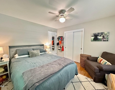 2813 Barmettler Street - Photo Thumbnail 11