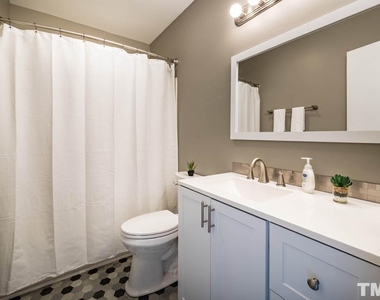 135 Coleridge Court - Photo Thumbnail 6