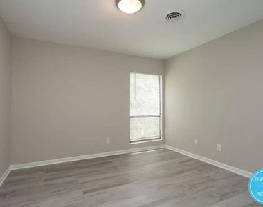 120 Rectory Street - Photo Thumbnail 15