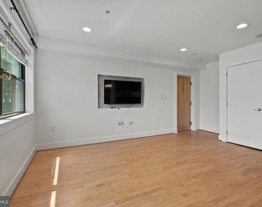 1524 Independence Avenue Se - Photo Thumbnail 8