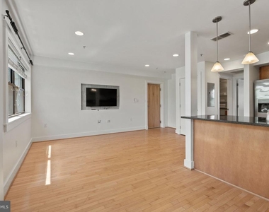 1524 Independence Avenue Se - Photo Thumbnail 10