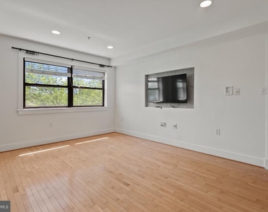1524 Independence Avenue Se - Photo Thumbnail 7
