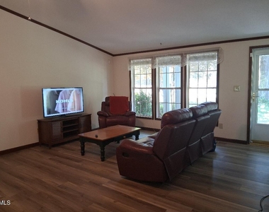 20 Rus Drive - Photo Thumbnail 5