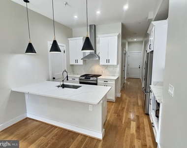 1420 Staples Street Ne - Photo Thumbnail 7