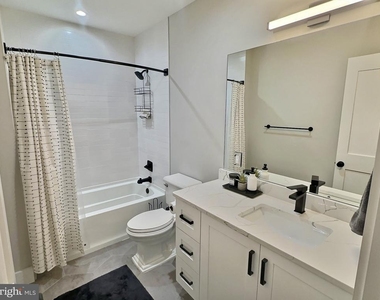 1420 Staples Street Ne - Photo Thumbnail 9