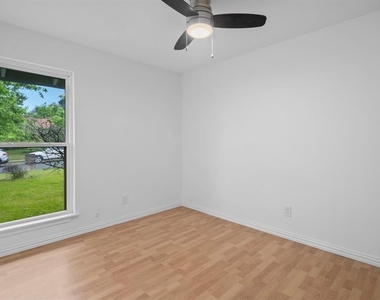 1401 Meadowmear Dr - Photo Thumbnail 18