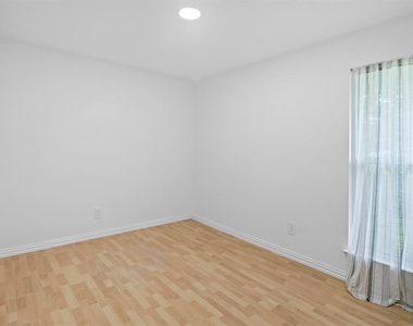 1401 Meadowmear Dr - Photo Thumbnail 10