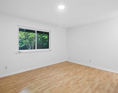 1401 Meadowmear Dr - Photo Thumbnail 14