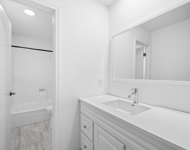 1401 Meadowmear Dr - Photo Thumbnail 17