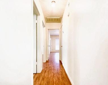 106 Hughson Ct - Photo Thumbnail 10