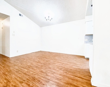 106 Hughson Ct - Photo Thumbnail 13