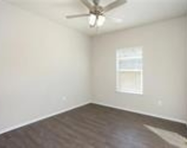 3428 Scott Cir - Photo Thumbnail 7