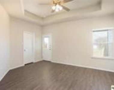 3428 Scott Cir - Photo Thumbnail 10