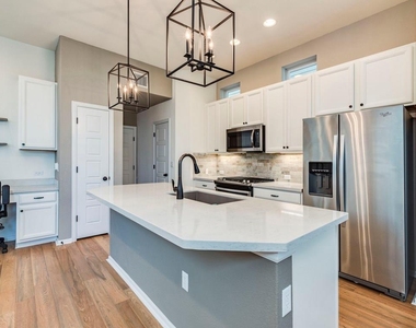 10202 Cienega Cv - Photo Thumbnail 2