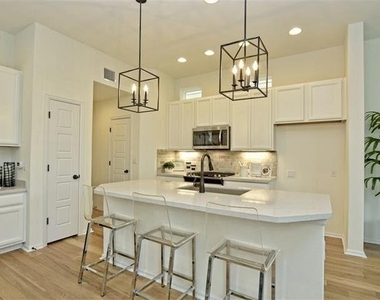 10202 Cienega Cv - Photo Thumbnail 5