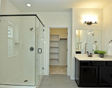 10202 Cienega Cv - Photo Thumbnail 13