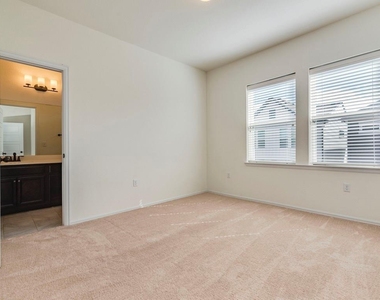 10202 Cienega Cv - Photo Thumbnail 16
