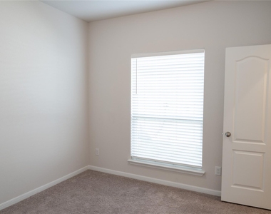 1419 Sideoats Ln - Photo Thumbnail 10