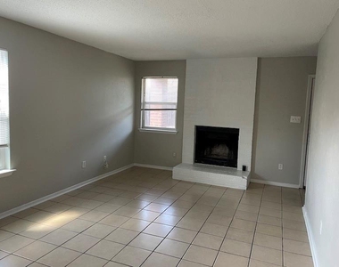 8401 Colony Loop Dr - Photo Thumbnail 1