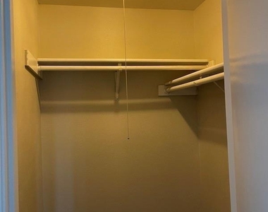 8401 Colony Loop Dr - Photo Thumbnail 15
