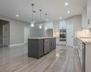 2718 Leslie Ln - Photo Thumbnail 7