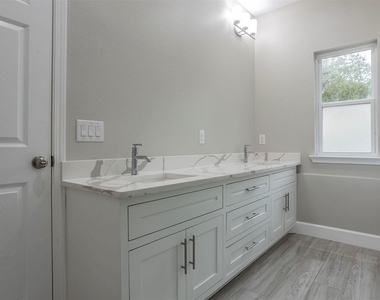 2718 Leslie Ln - Photo Thumbnail 9