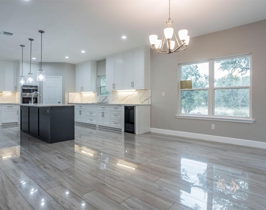 2718 Leslie Ln - Photo Thumbnail 5
