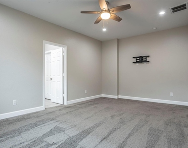 2718 Leslie Ln - Photo Thumbnail 14
