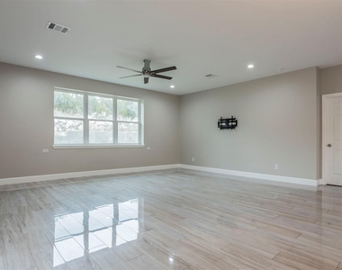 2718 Leslie Ln - Photo Thumbnail 3