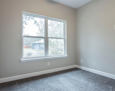 2718 Leslie Ln - Photo Thumbnail 13