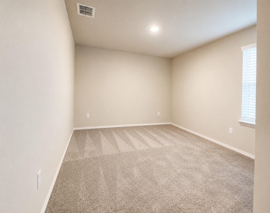 2156 Griffith Dr - Photo Thumbnail 4