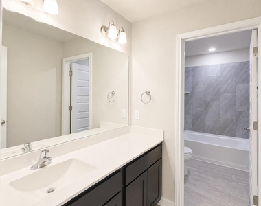 2156 Griffith Dr - Photo Thumbnail 9