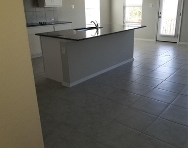 6604 Alta Vista Dr - Photo Thumbnail 2